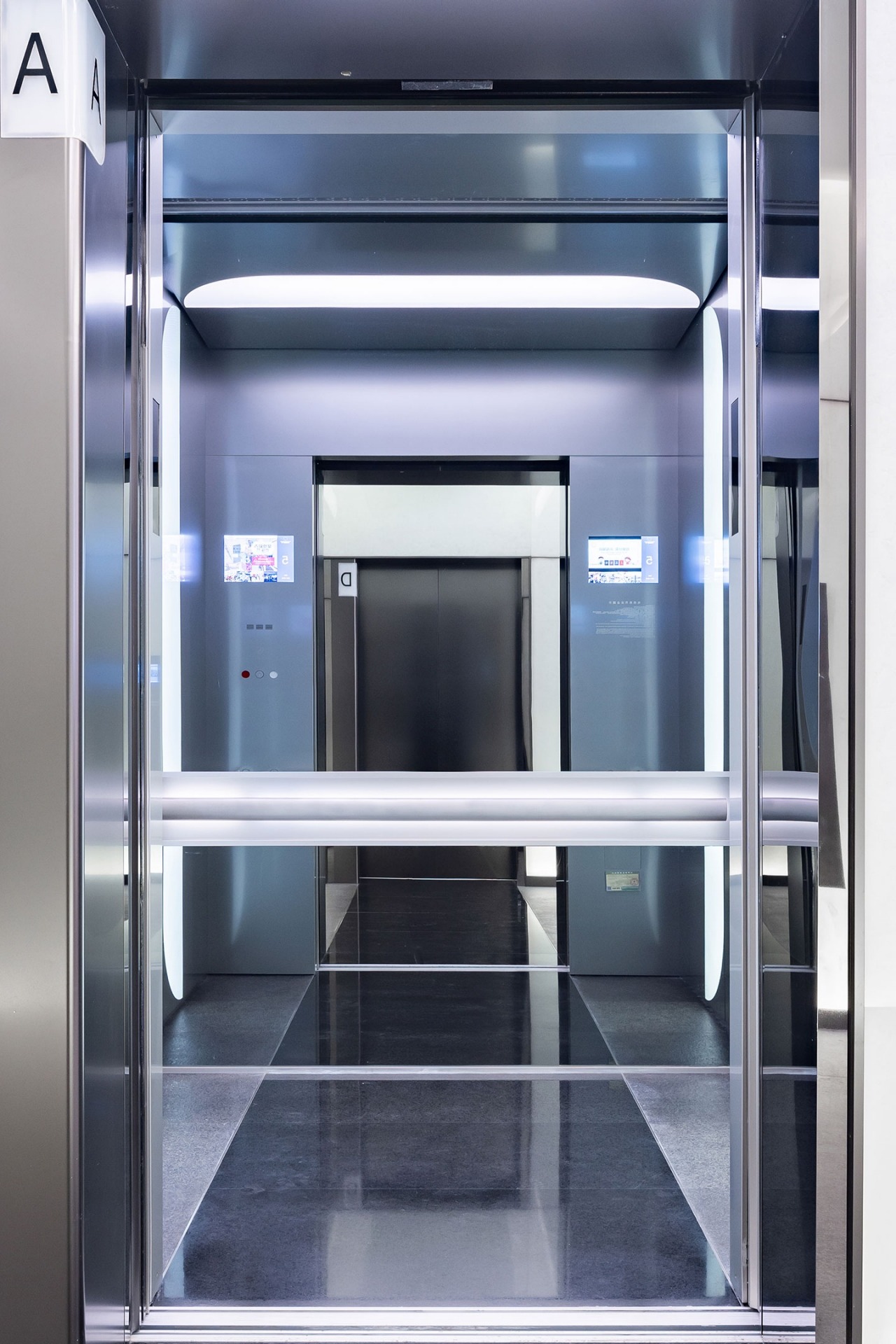 what are the advantages of hydraulic elevator?